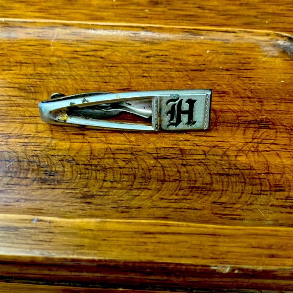 Men’s vintage midcentury tie clip “H”